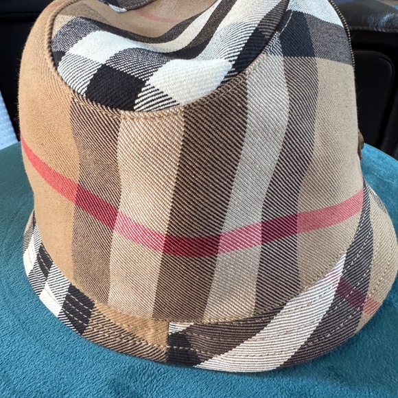 Burberry Signature Color – Size Medium, Slightly Used, Great Condition - Picture 3 of 5